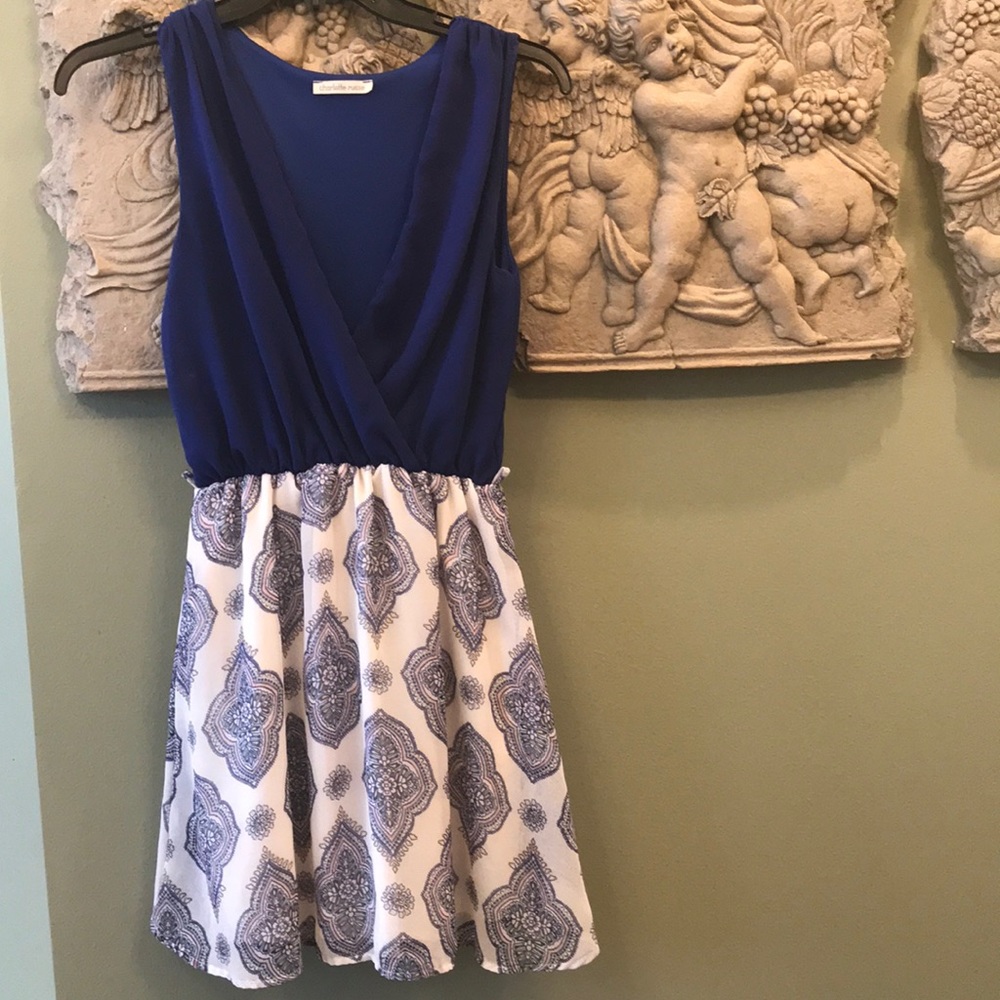Cute blu and white dress 🌺3 for $20 or 4 for $25